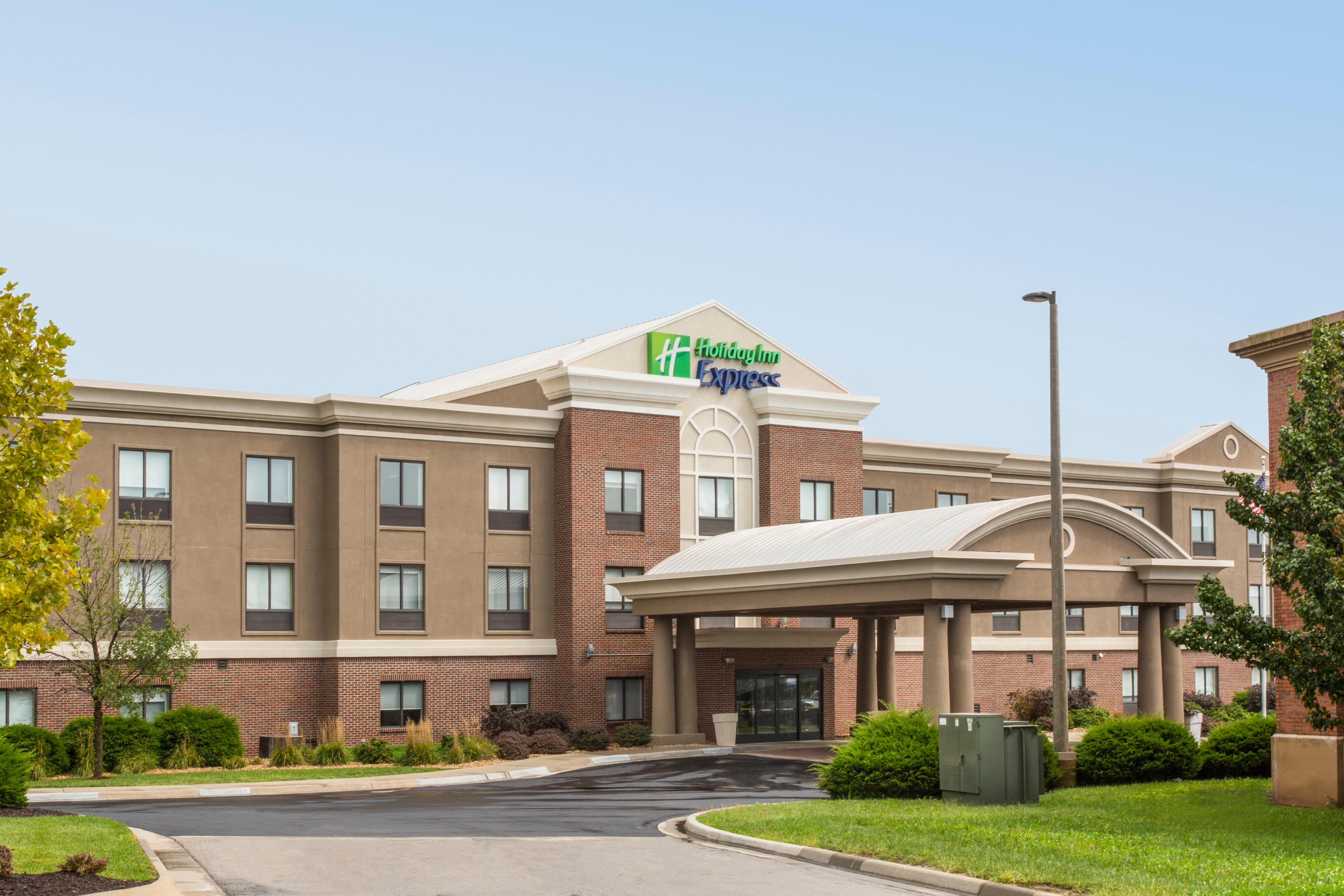 Holiday Inn Express Kansas City - At The Legends! By Ihg Bonner Springs Bagian luar foto