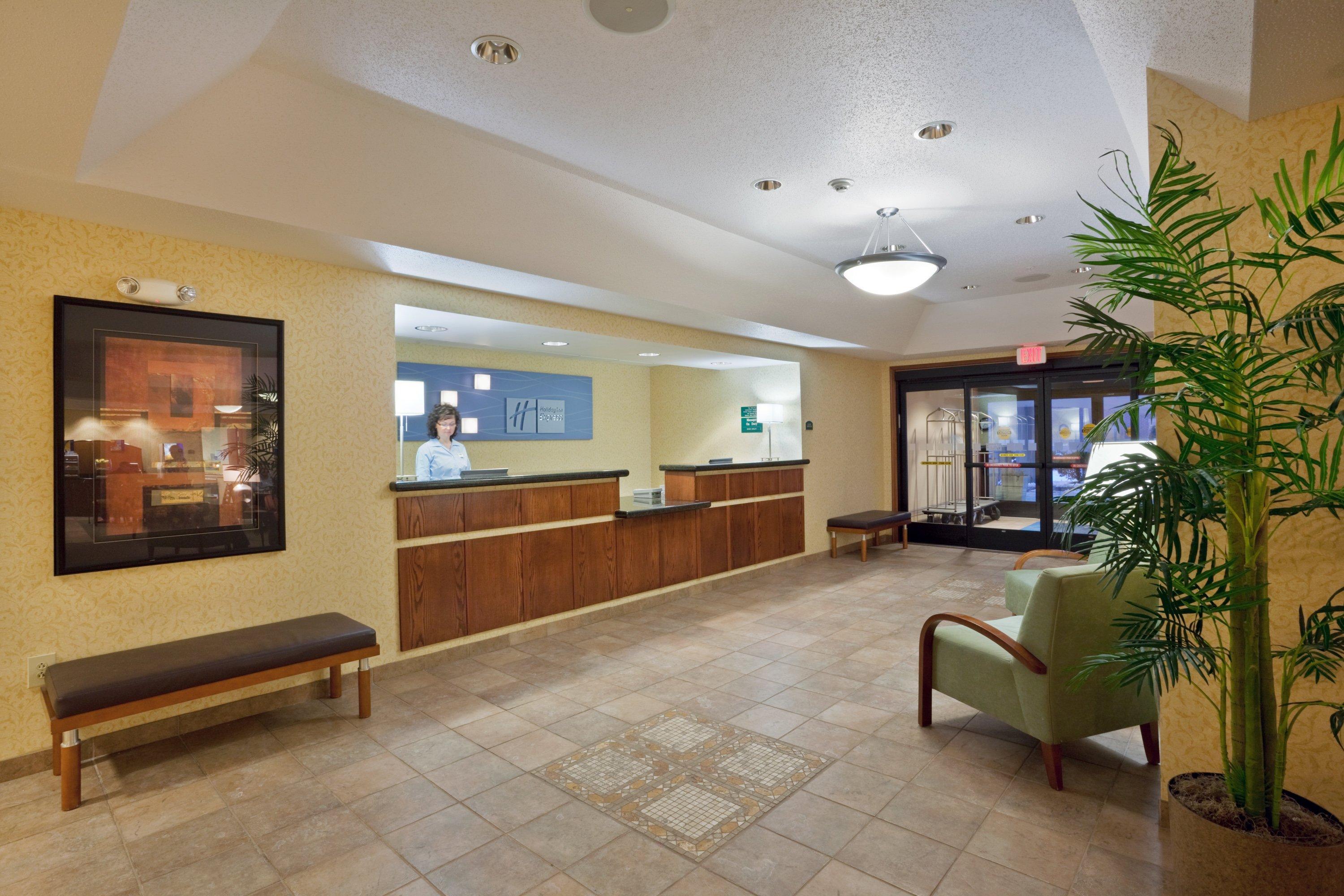 Holiday Inn Express Kansas City - At The Legends! By Ihg Bonner Springs Bagian luar foto
