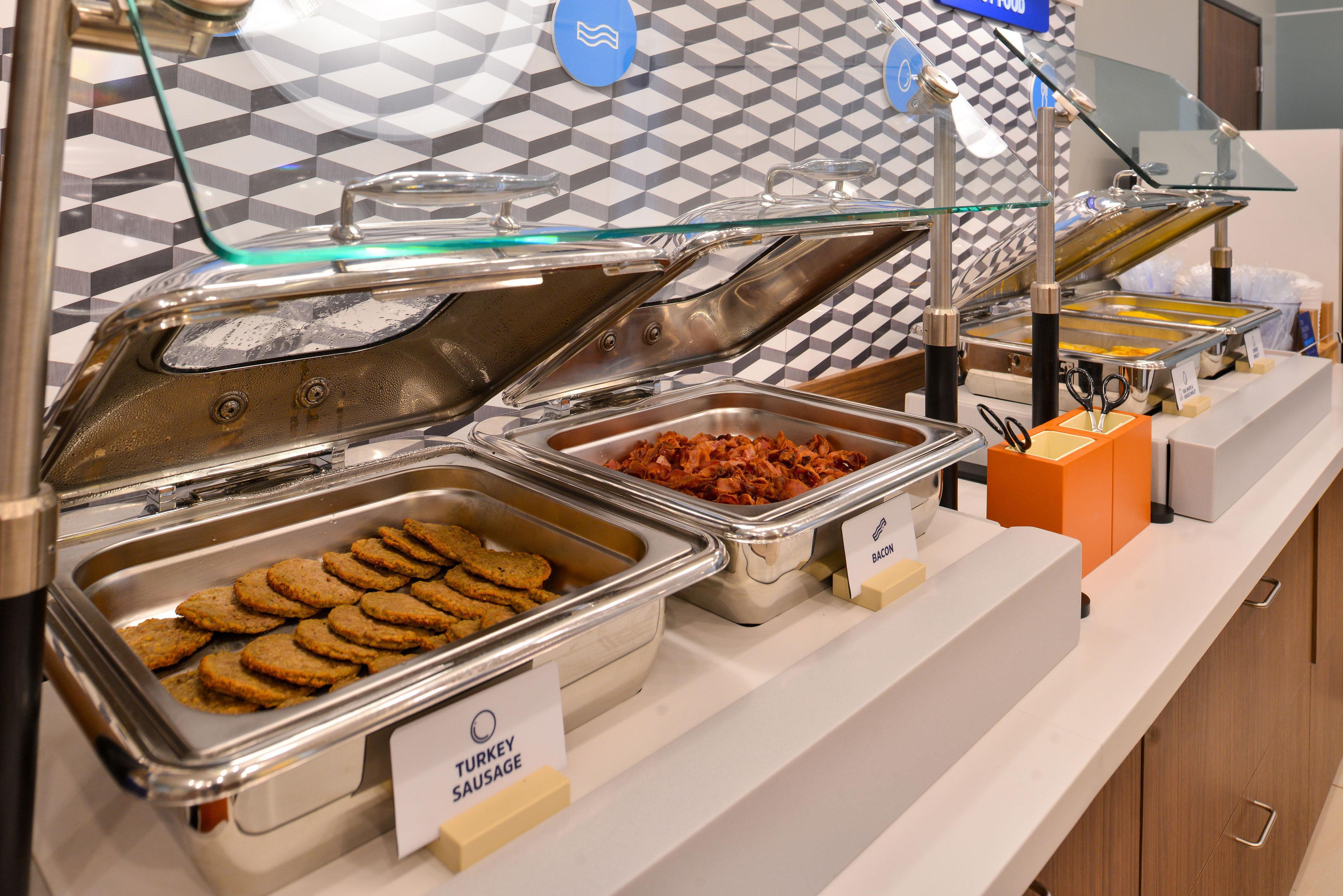 Holiday Inn Express Kansas City - At The Legends! By Ihg Bonner Springs Bagian luar foto