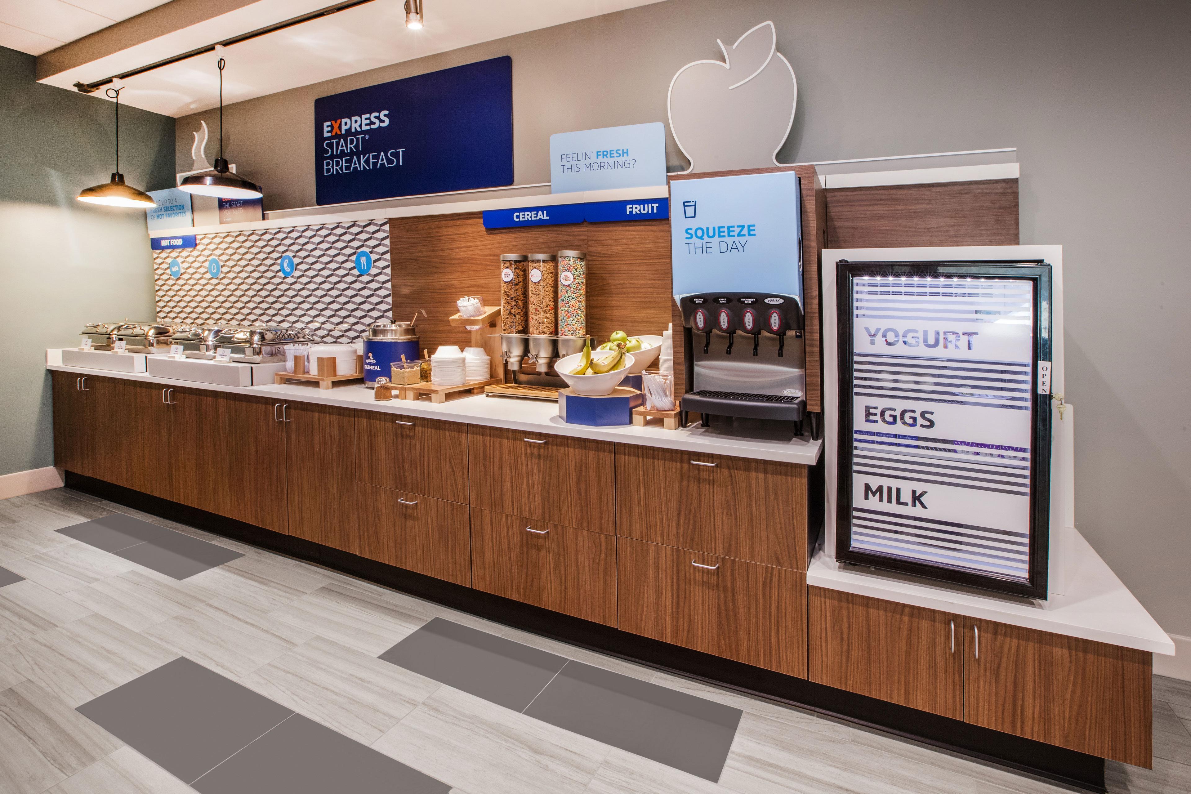 Holiday Inn Express Kansas City - At The Legends! By Ihg Bonner Springs Bagian luar foto