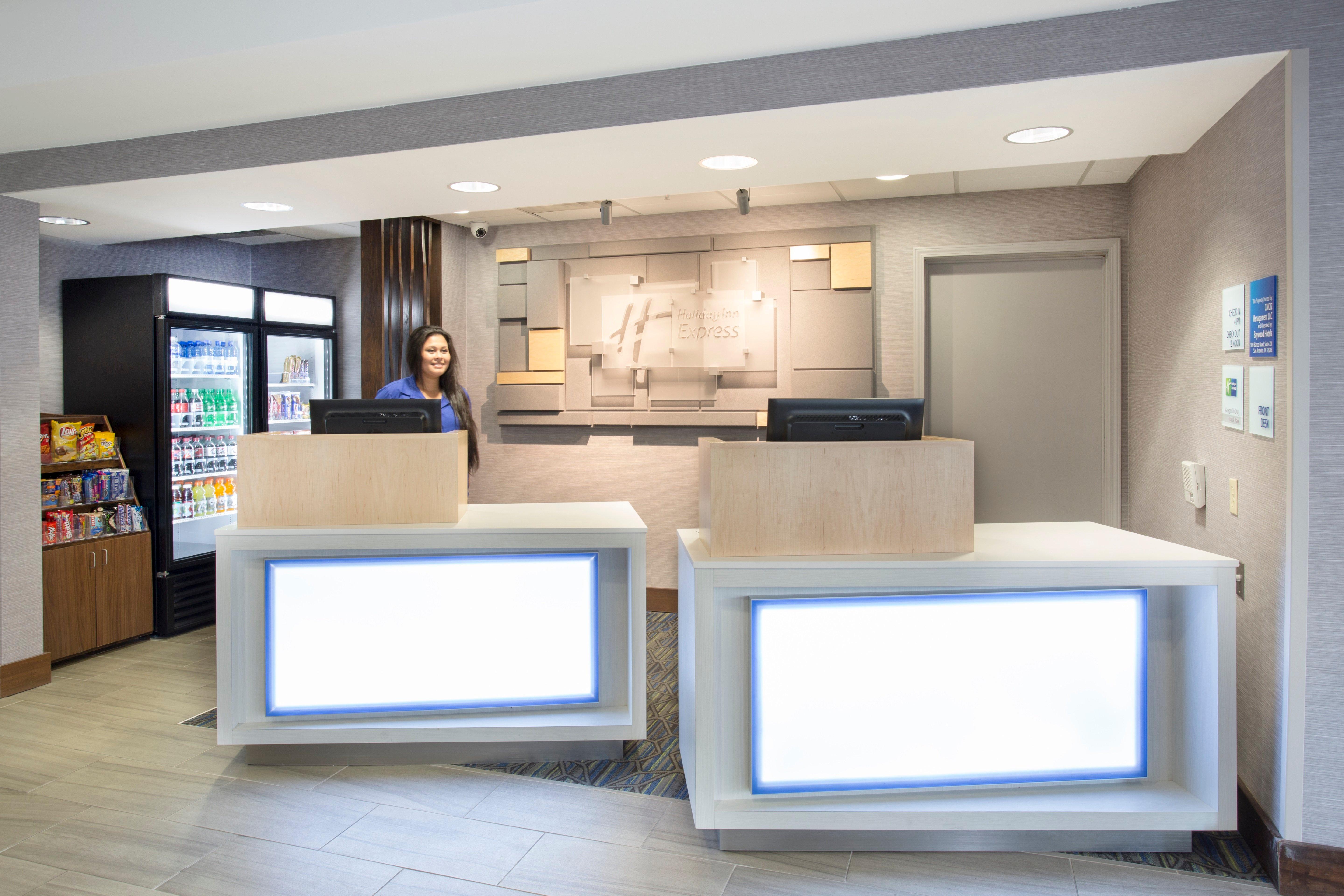 Holiday Inn Express Kansas City - At The Legends! By Ihg Bonner Springs Bagian luar foto