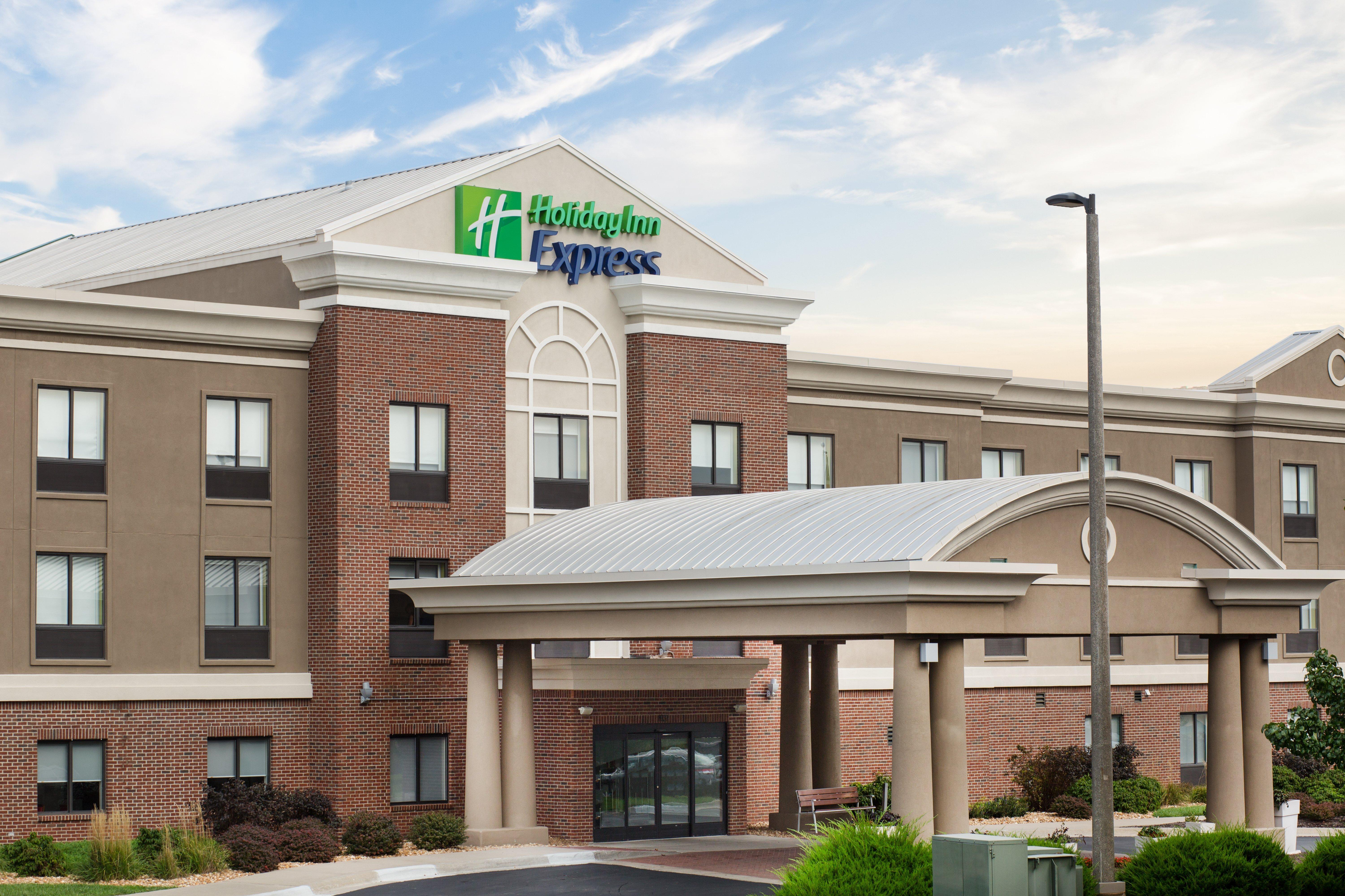 Holiday Inn Express Kansas City - At The Legends! By Ihg Bonner Springs Bagian luar foto