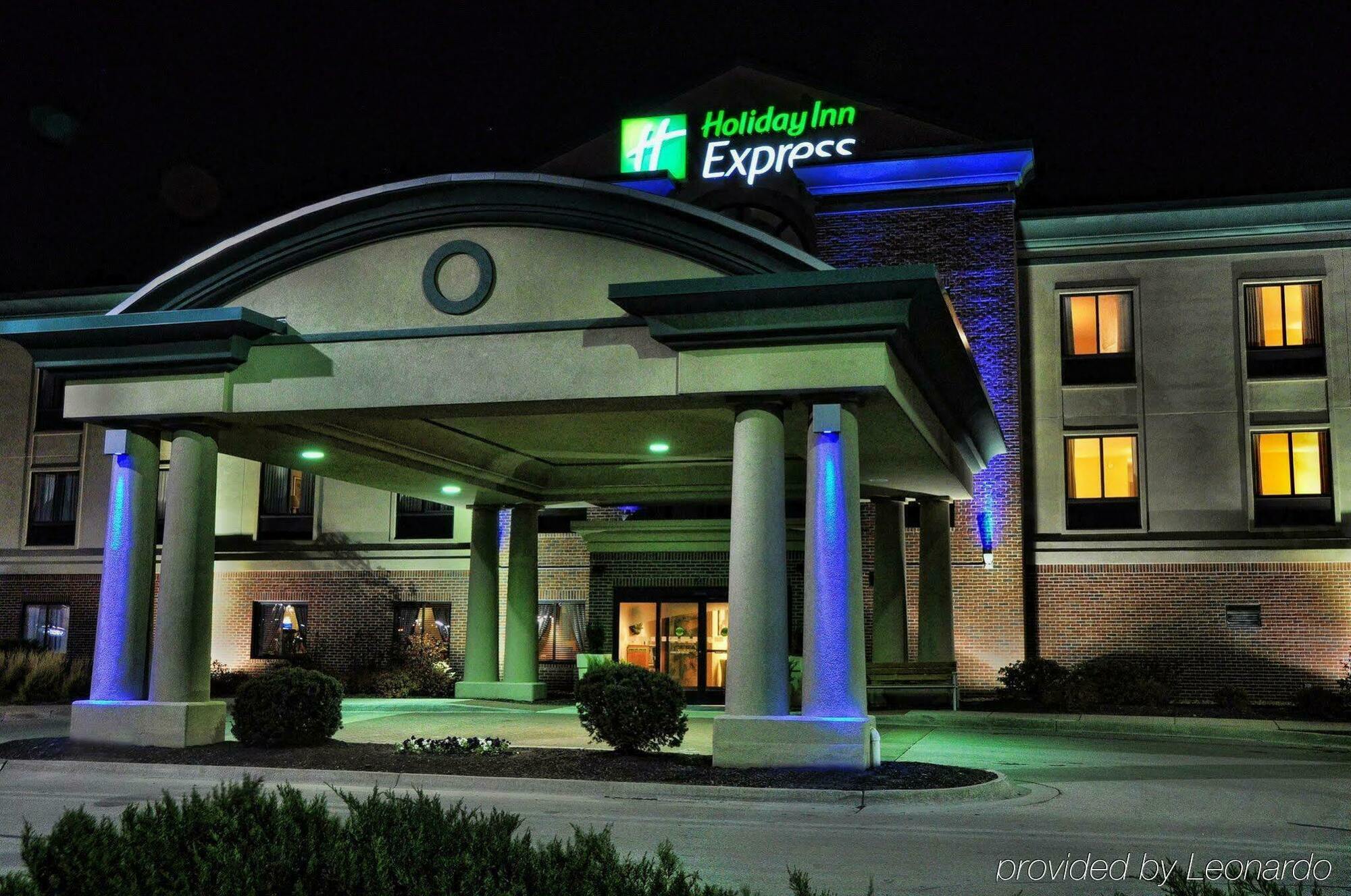Holiday Inn Express Kansas City - At The Legends! By Ihg Bonner Springs Bagian luar foto