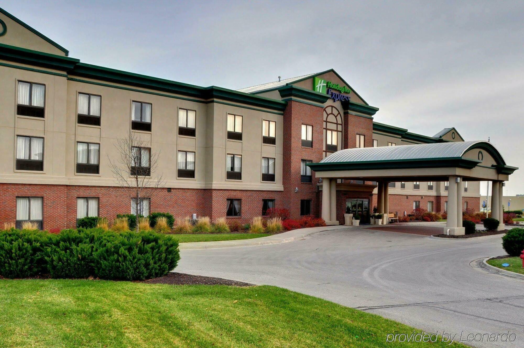 Holiday Inn Express Kansas City - At The Legends! By Ihg Bonner Springs Bagian luar foto